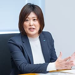 冨澤 梢 氏
